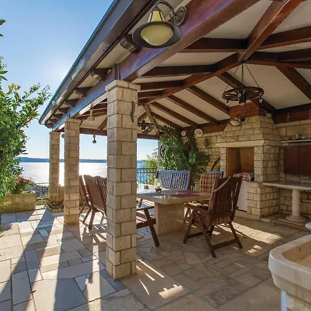 1 Bedroom Awesome In Appartamento *