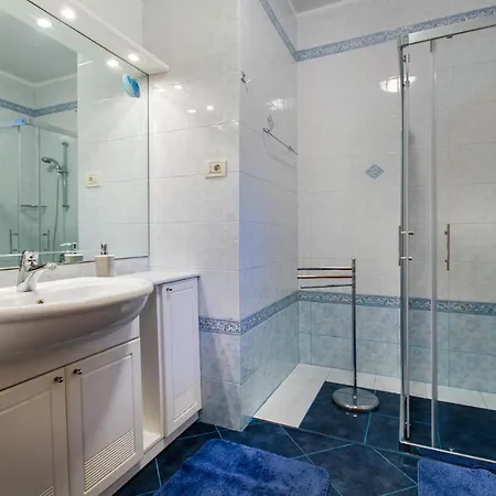 1 Bedroom Awesome In Pirano