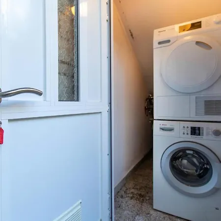 Apartment 1 Bedroom Awesome In