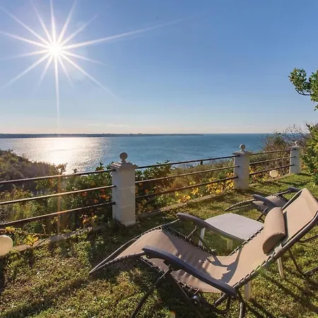 1 Bedroom Nice Apartment In Piran Apartman