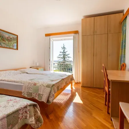1 Bedroom Nice Apartment In Piran Apartmán *