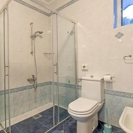 Apartment 1 Bedroom Awesome In