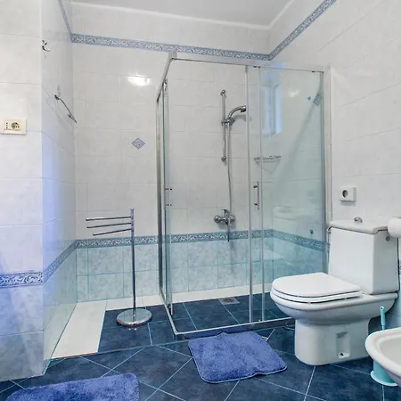 1 Bedroom Awesome In Apartman Piran