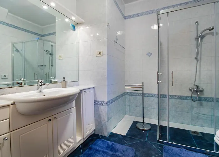 1 Bedroom Awesome In פיראן