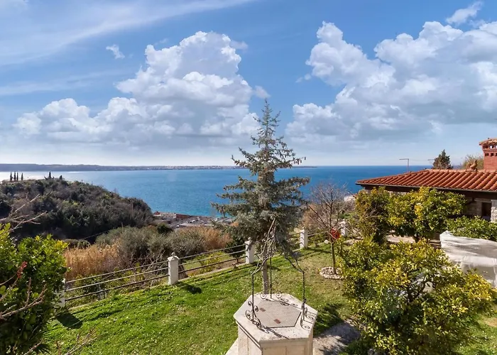 1 Bedroom Awesome In דירה *